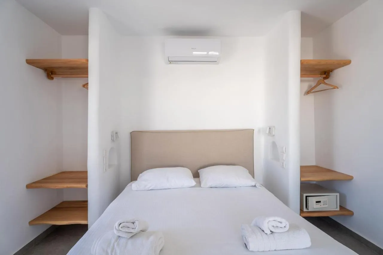 Sea Side Apartments In Ornos Beach Grecja